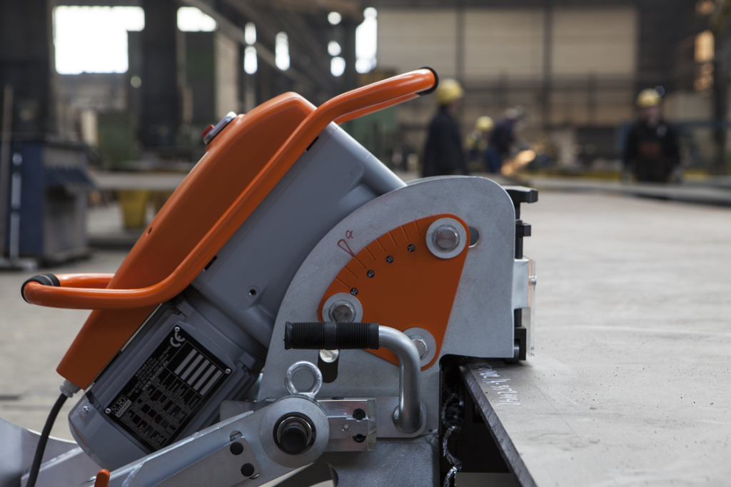 Maintenance and troubleshooting of the beveling machine